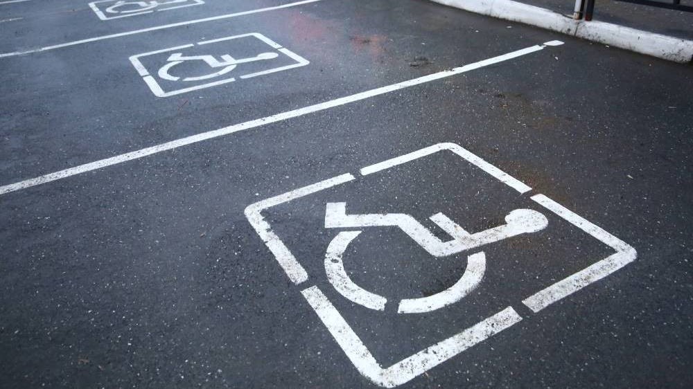 Ошибки водителей: парковка на месте для инвалидов
